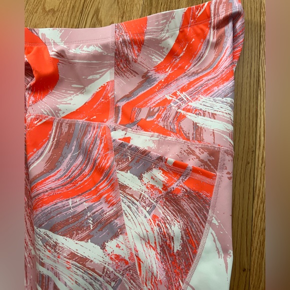 GAP Maternity Powersoft 7/8 length Workout Leggings - Picture 2 of 4